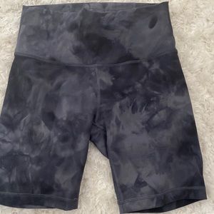 Lulu size 8 biker shorts 8 inch